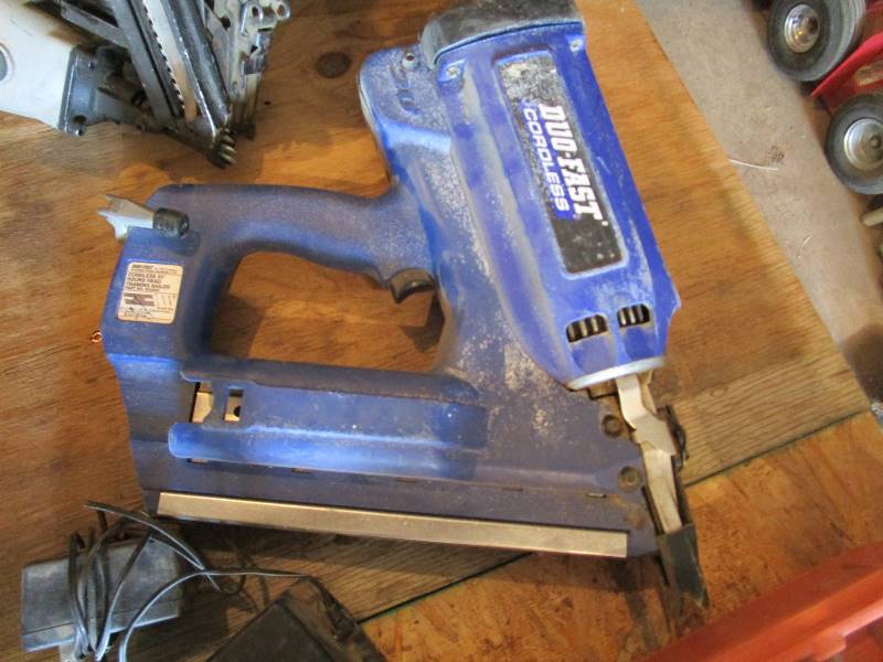 lot 42 image: Duo-Fast & Passlode Cordless Nailers