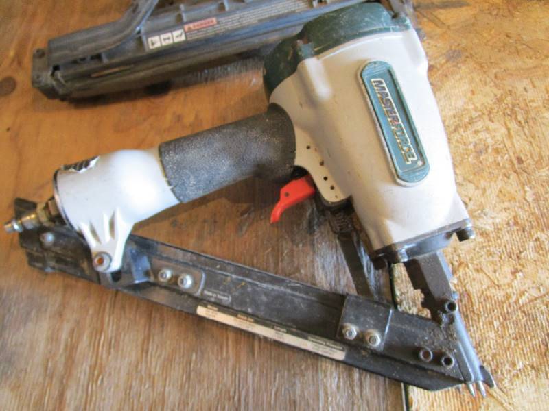 lot 44 image: Senco Stapler & Masterforce Nailer