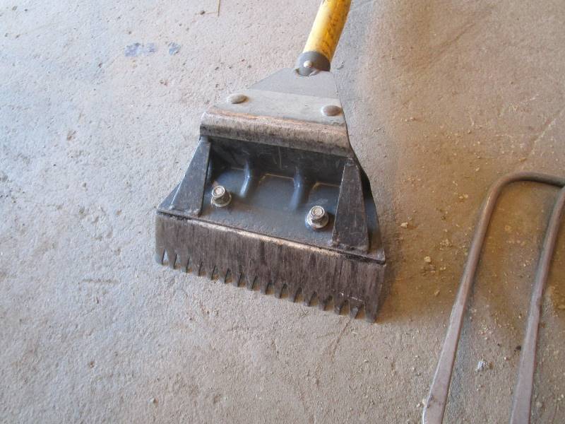 lot 67 image: Shingle Forks & Rakes