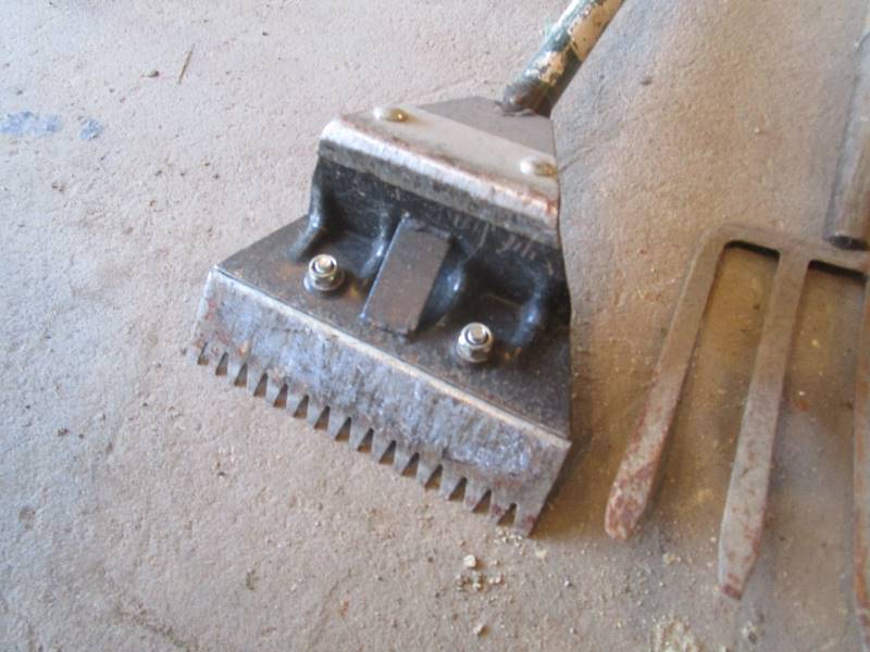 lot 68 image: Shingle Forks & Rakes