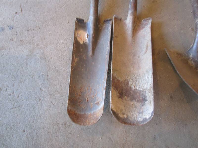 lot 69 image: Shovels & Spades