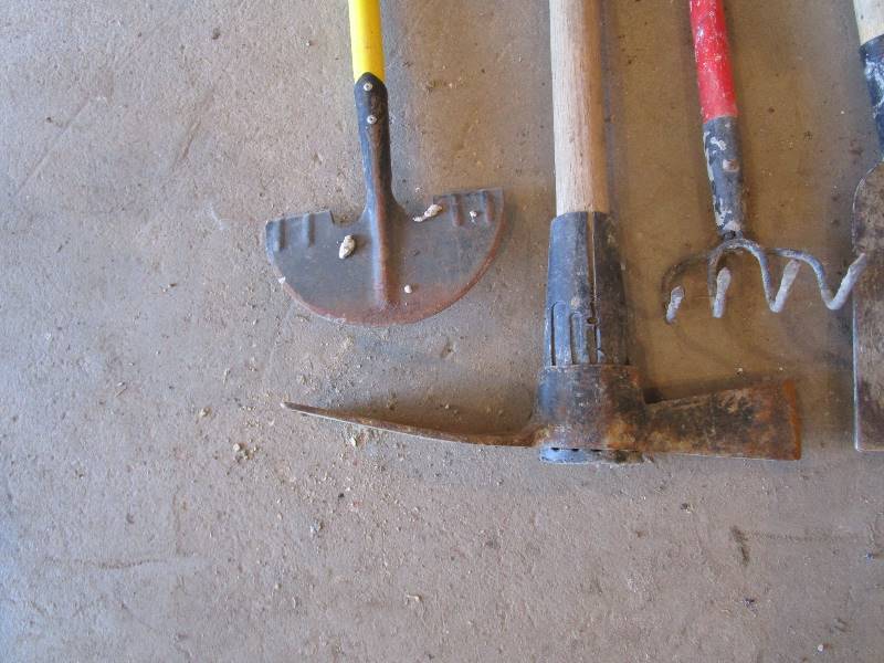lot 70 image: Misc Hand Tools