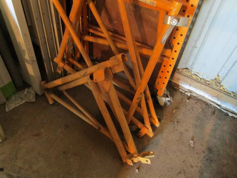 lot 100 image: Section of Rolling Scaffold 6x6x30