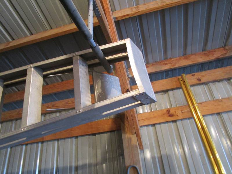 lot 102 image: Alum 12 Step Ladder