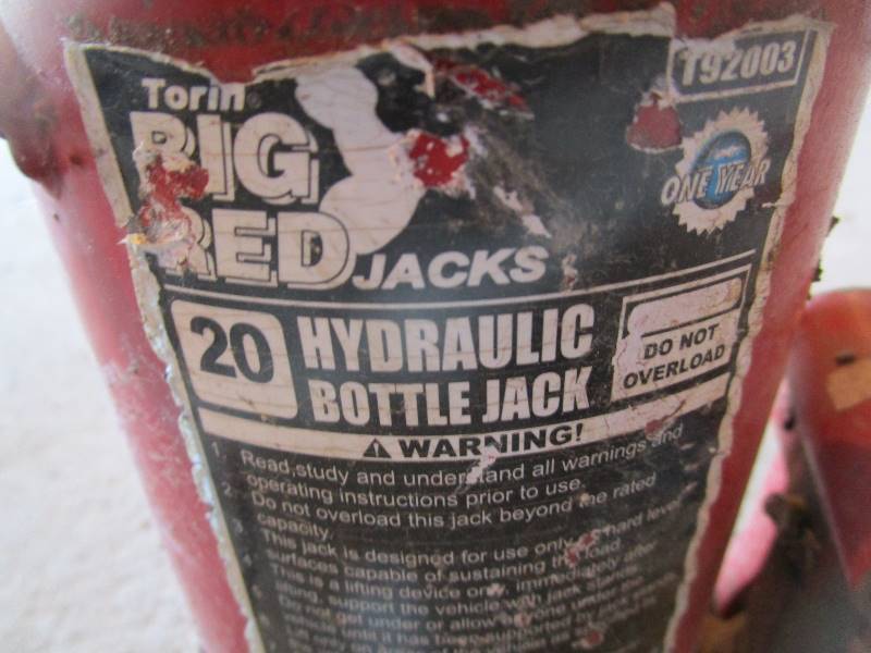 lot 105 image: 20 ton Hydraulic Jack