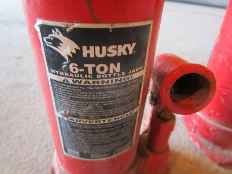 lot 106 image: (2) 6 ton Hydraulic Jacks