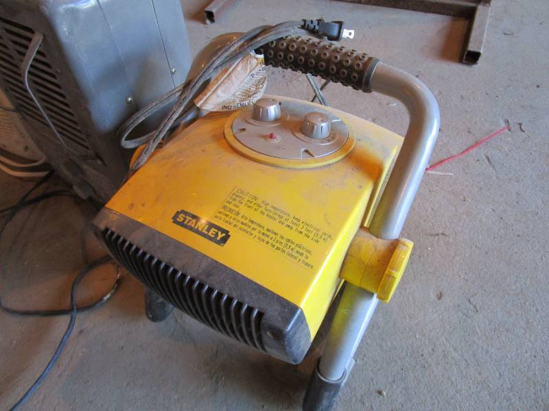 lot 115 image: (3) Electric Jobsite Heater