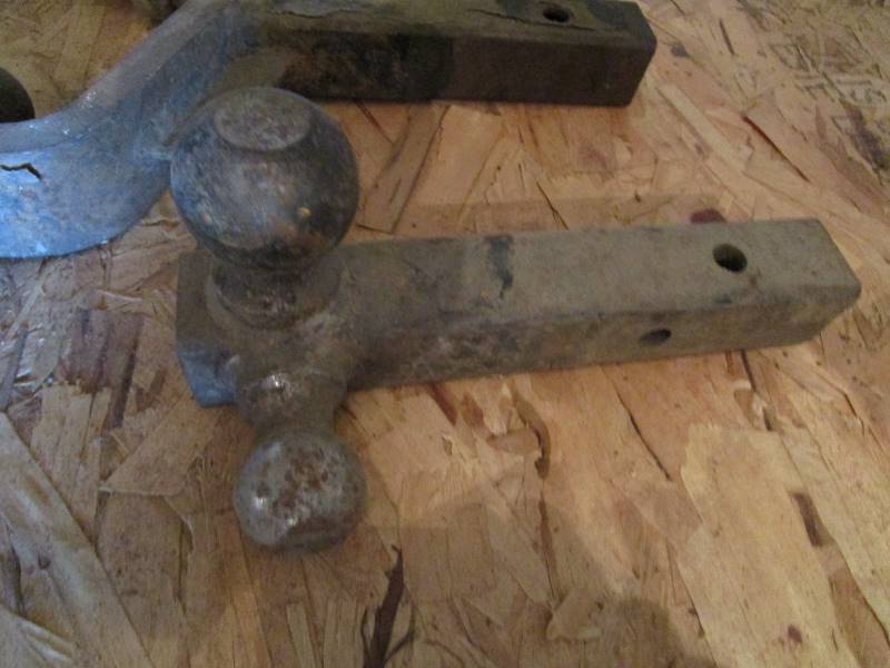 lot 127 image: Receiver Hitches & Balls