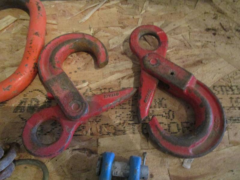 lot 128 image: Misc Hooks, Chains & Hardware
