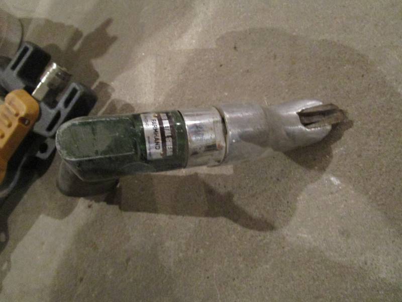 lot 140 image: Air Shears, Riveter, Paint Gun, Regulator