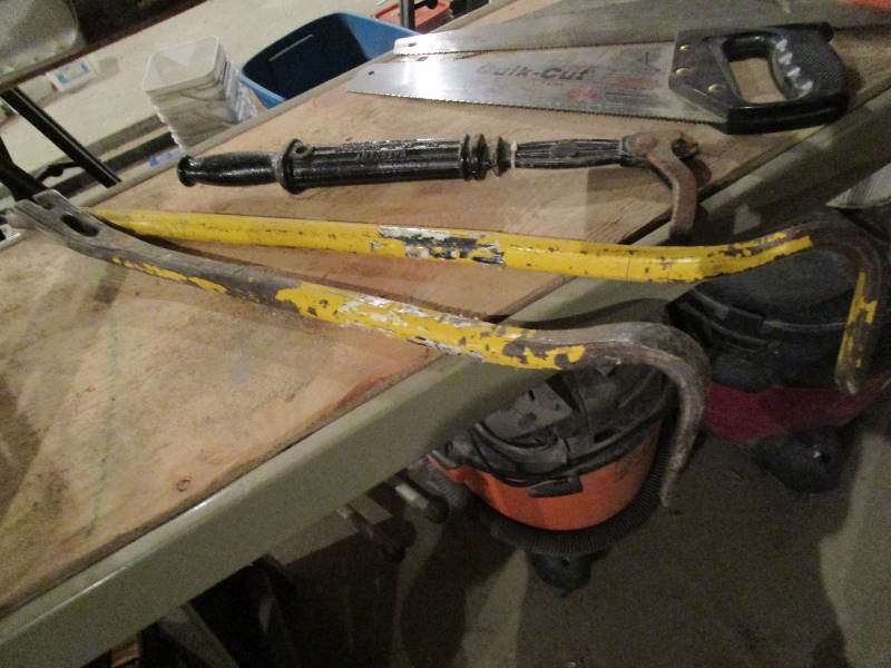 lot 145 image: Crowbars, Nail Puller, Saws