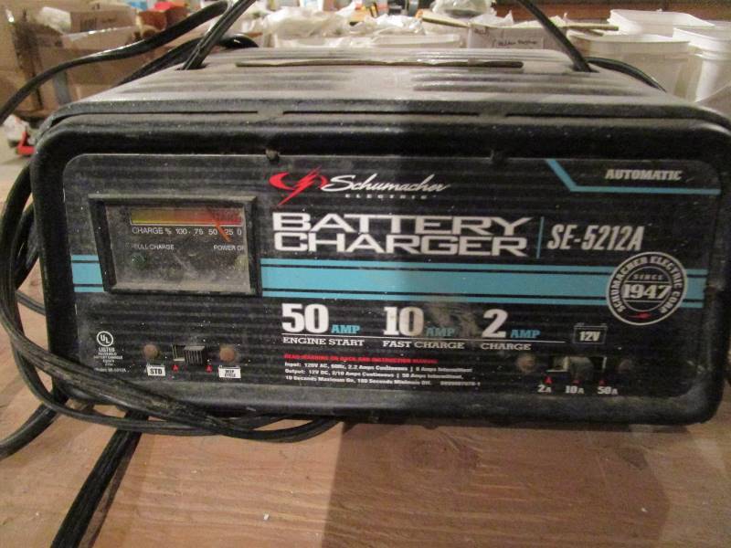 lot 149 image: Battery Charger