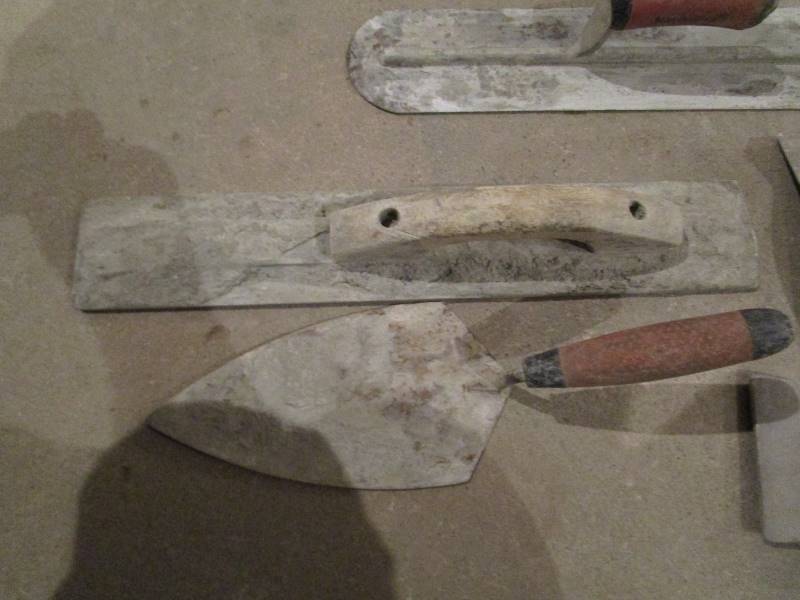 lot 178 image: Misc Metal Cement Trowels