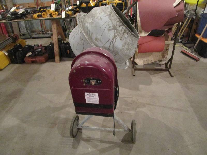 lot 18 image: Electric Cement Mixer