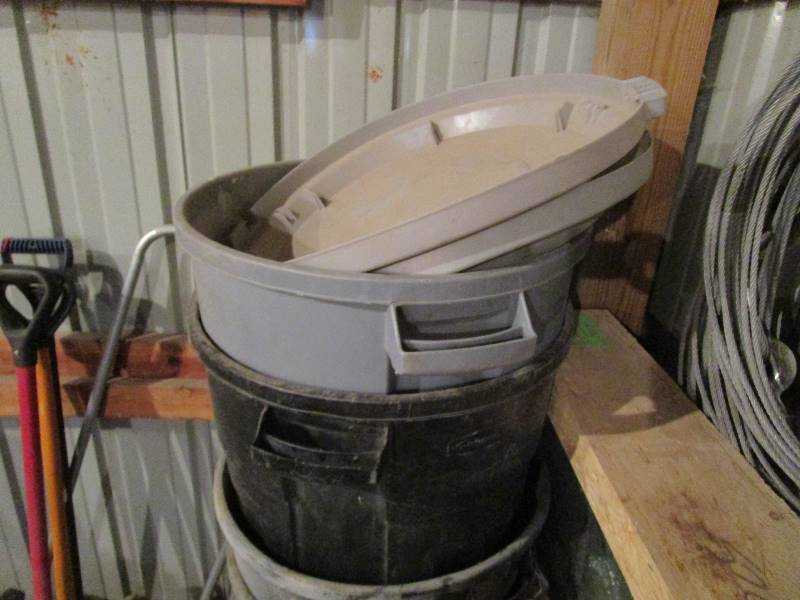 lot 199 image: Lot of Garbage Cans