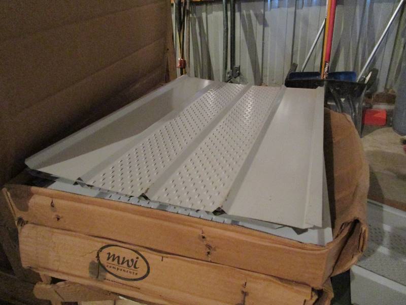 lot 203 image: Lot of Soffit Tin