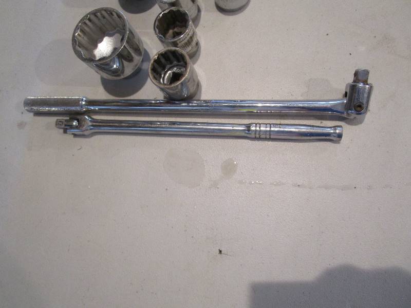 lot 225 image: 12 Drive Breaker Bars & 34 Drive Socket