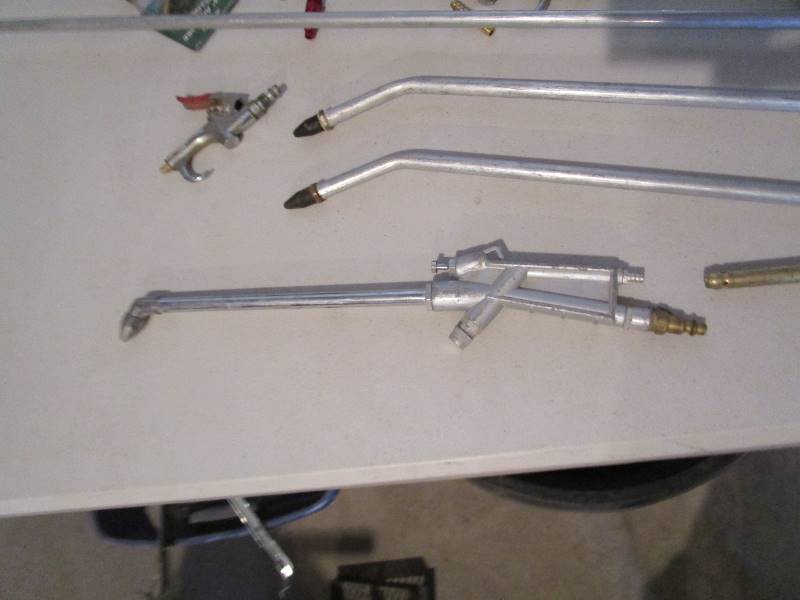lot 233 image: Misc Blow Guns & Air Line Parts