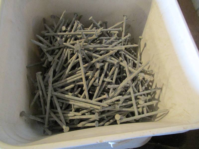 lot 251 image: Misc Galv Nails