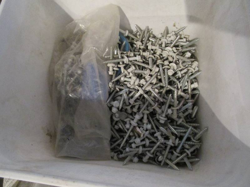 lot 252 image: Misc Steel RoofingSiding Screws
