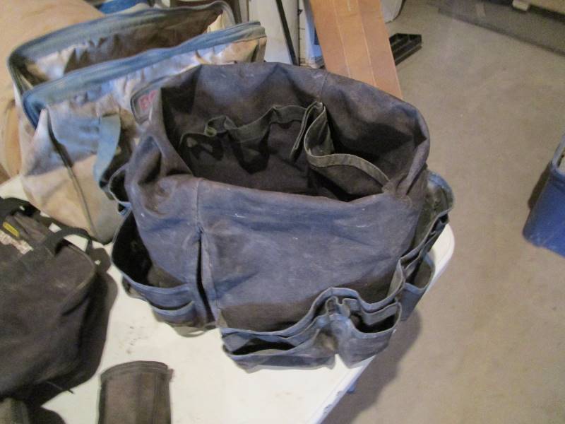 lot 259 image: Tool Bags & Bucket Buddy