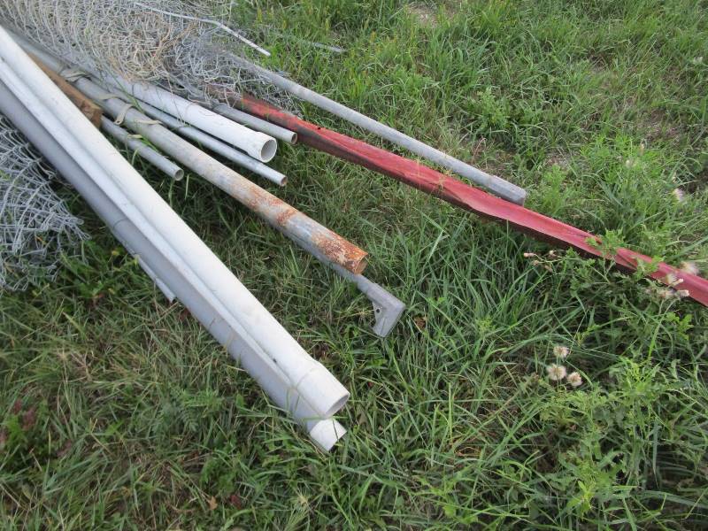 lot 359 image: Chain Link Fence Pieces