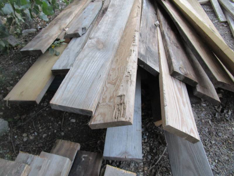 lot 364 image: Lot of Lumber (see pics)