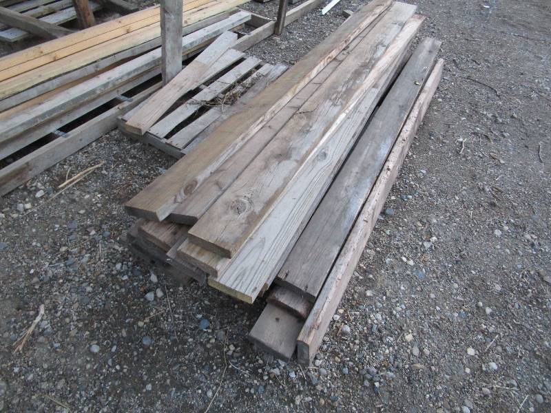 lot 365 image: Lot of Lumber (see pics)