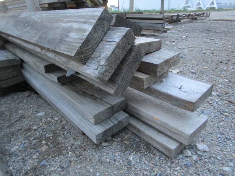 lot 368 image: Lot of Lumber (see pics)