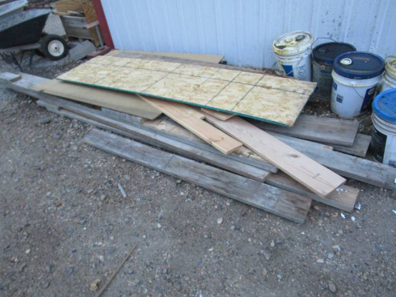 lot 369 image: Lot of Lumber (see pics)