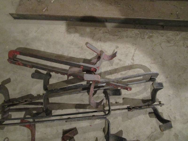 lot 274 image: Roofing Jacks