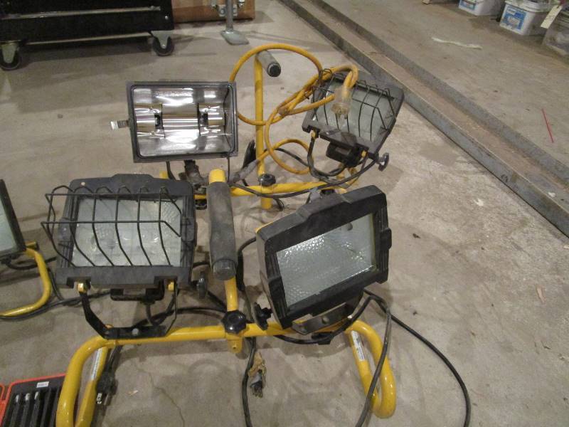 lot 280 image: Jobsite Lights wTripods