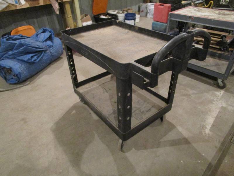 lot 286 image: Rubbermaid Shop Cart 45x25x33