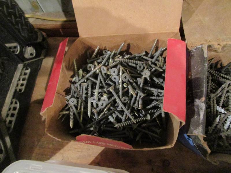 lot 294 image: Misc Screws