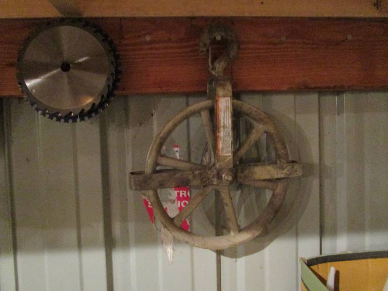lot 301 image: Saw Blades & Pulley