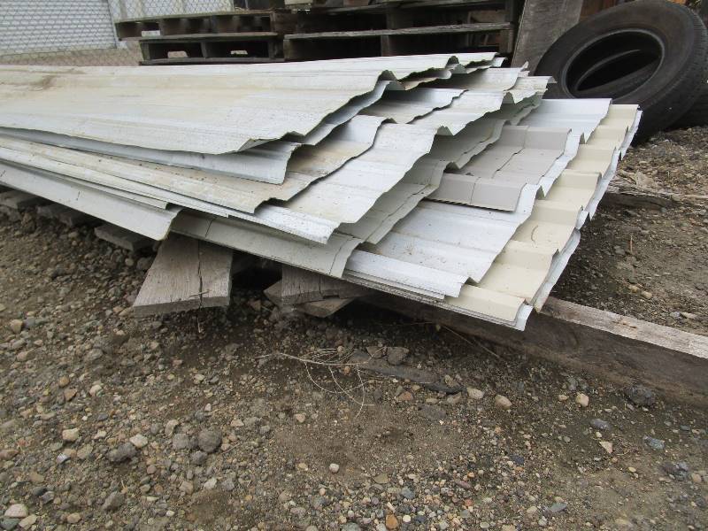 lot 50A image: Approx. 20pcs of Corrugated Tin 10 to 12 Long