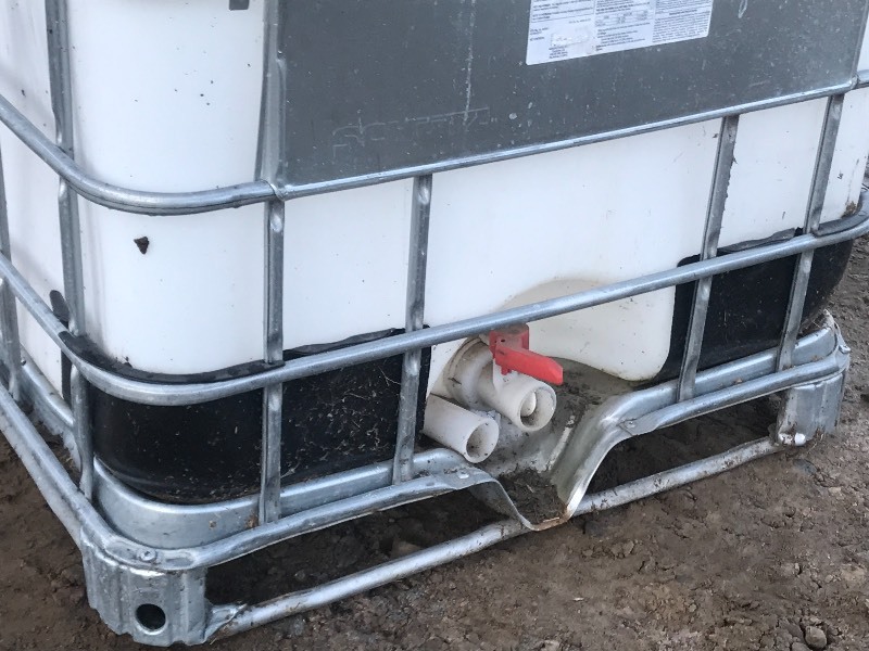 lot 9 image: 1000-Liter Holding Tank  Crate