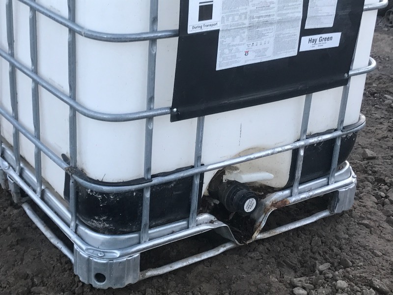 lot 10 image: 1000-Liter Holding Tank  Crate