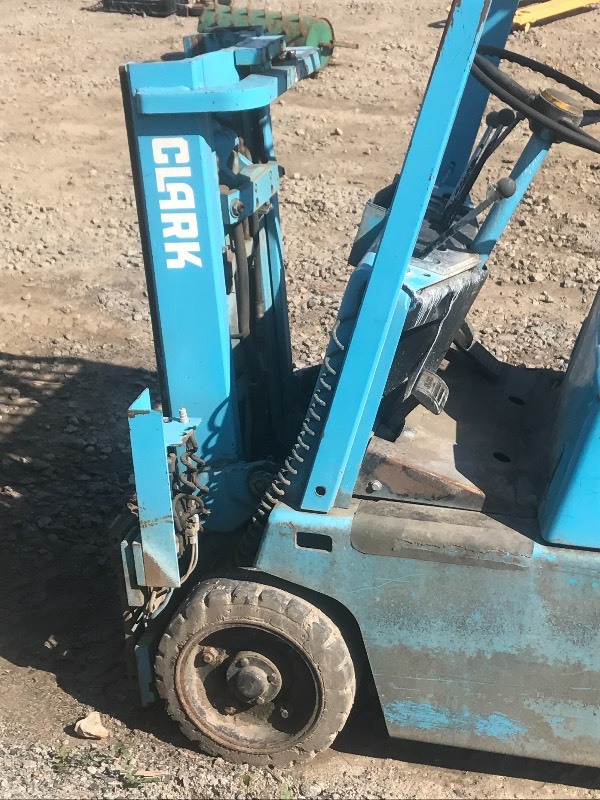 lot 1 image: Clark C500-40 Forklift