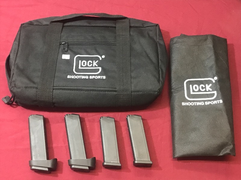 lot 33 image: Glock Pistol Case With (4) Glock .40-Cal Magazines