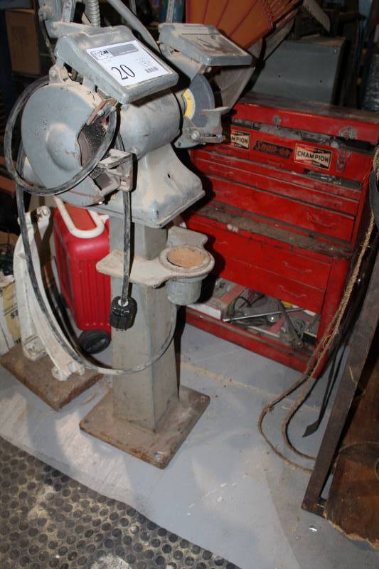 lot 20 image: Dual-Head Floor Grinder w Grinder Shields