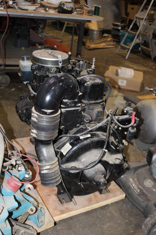 lot 16 image: MerCruiser 3.0 Boat Motor