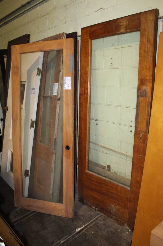 lot 33 image: Lot of (2) Doors w Glass Panel