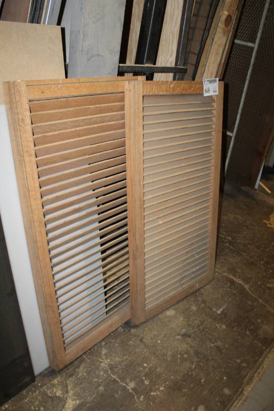 lot 68 image: Lot of (2) Fixed Wooden Blinds