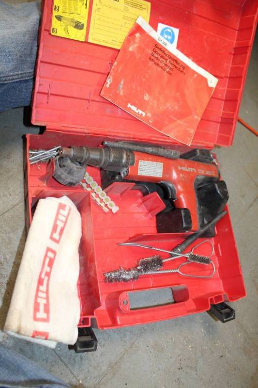 lot 668 image: Hilti DX350 Fastener w Case