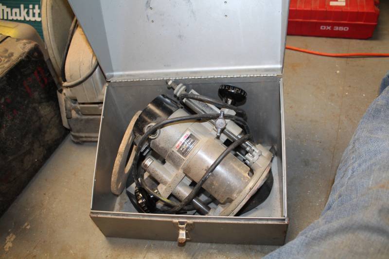 lot 633 image: Porter-Cable Router w Case