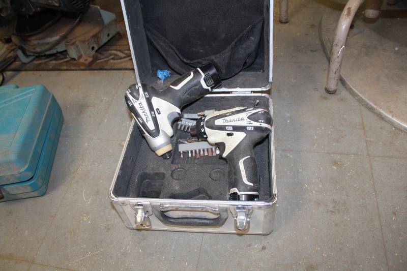 lot 602 image: Lot of (2) Makita Hand Drills w Case