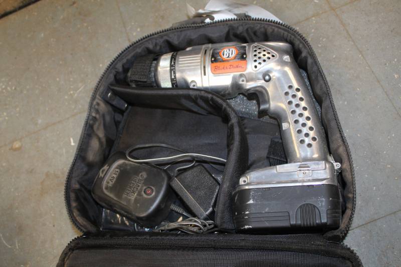 lot 604 image: Black & Decker 14.4V Cordless Drill w Case, Battery, Charger