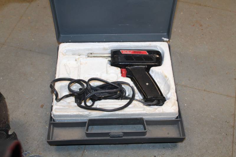 lot 605 image: Solder Gun w Case