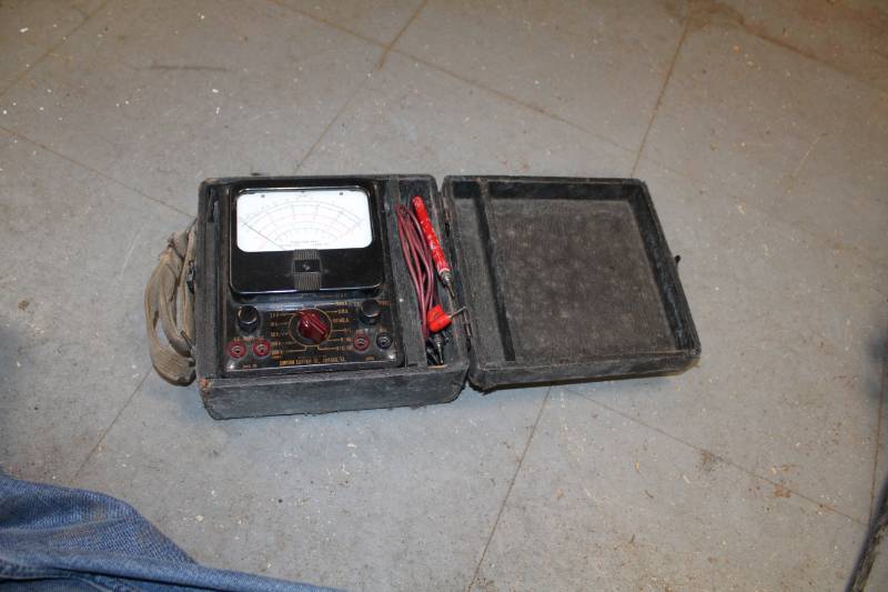 lot 666 image: Vintage Waite Equipment Brown & Day Inc. Analog Multimeter